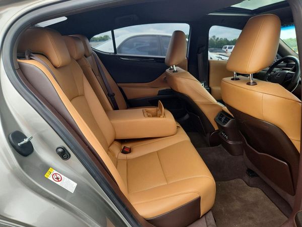 2019 LEXUS ES 350