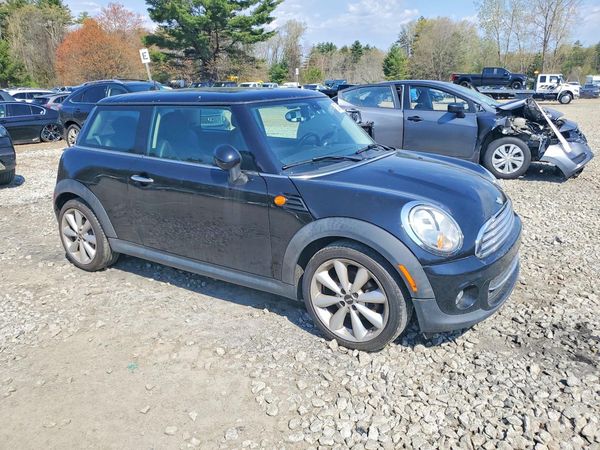 2013 MINI COOPER — Passenger 3/4