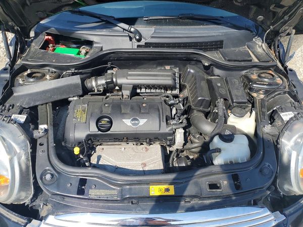 2013 MINI COOPER — Engine bay