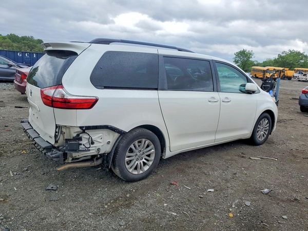 2016 TOYOTA SIENNA