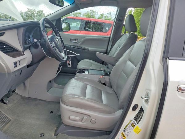 2016 TOYOTA SIENNA