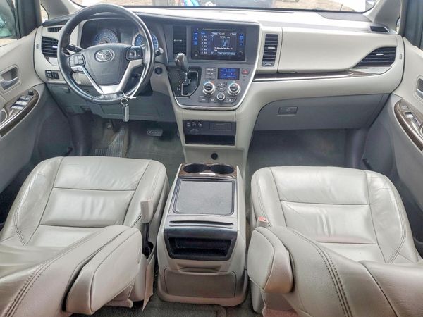 2016 TOYOTA SIENNA