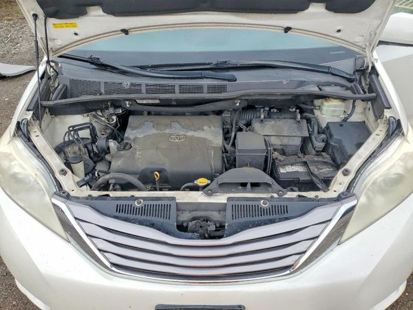 2016 TOYOTA SIENNA
