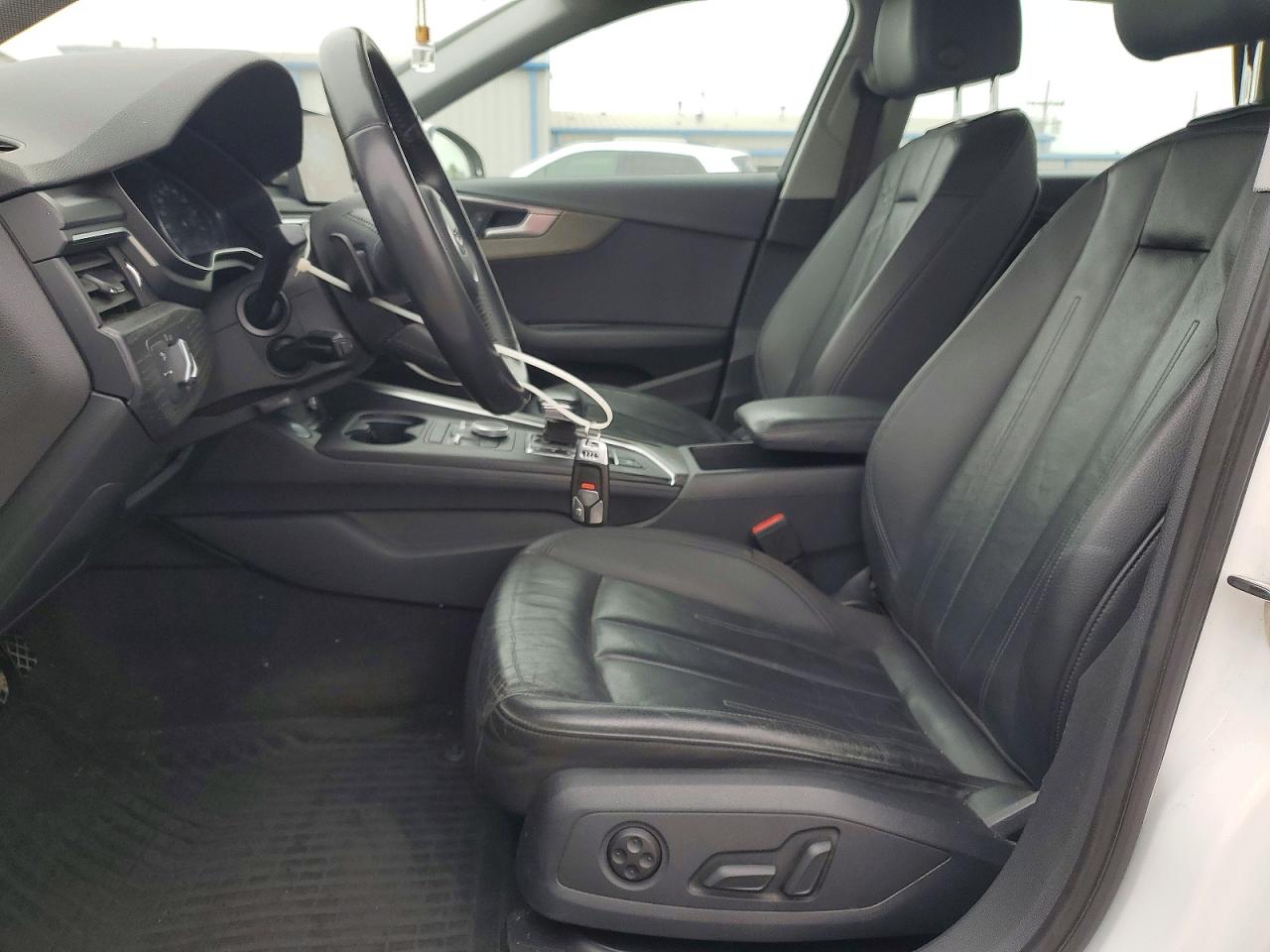 2019 AUDI A4 Premium, Titanium