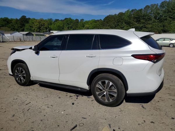 2022 TOYOTA HIGHLANDER XLE
