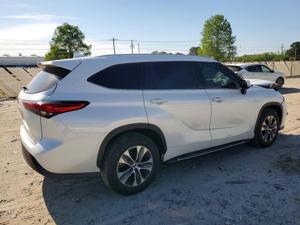 2022 TOYOTA HIGHLANDER XLE
