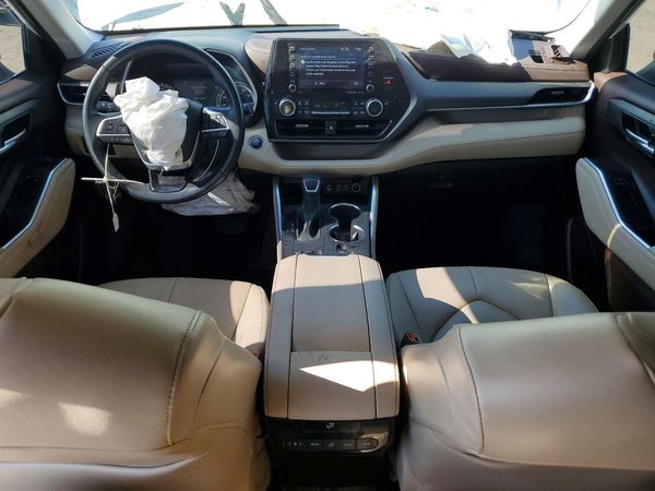 2022 TOYOTA HIGHLANDER XLE