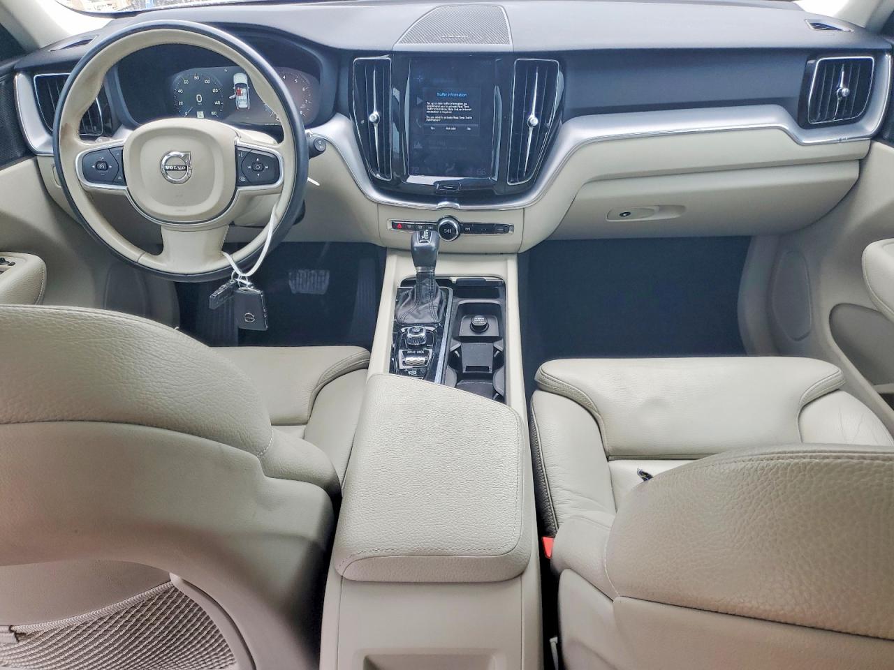 2019 VOLVO XC60 Momentum