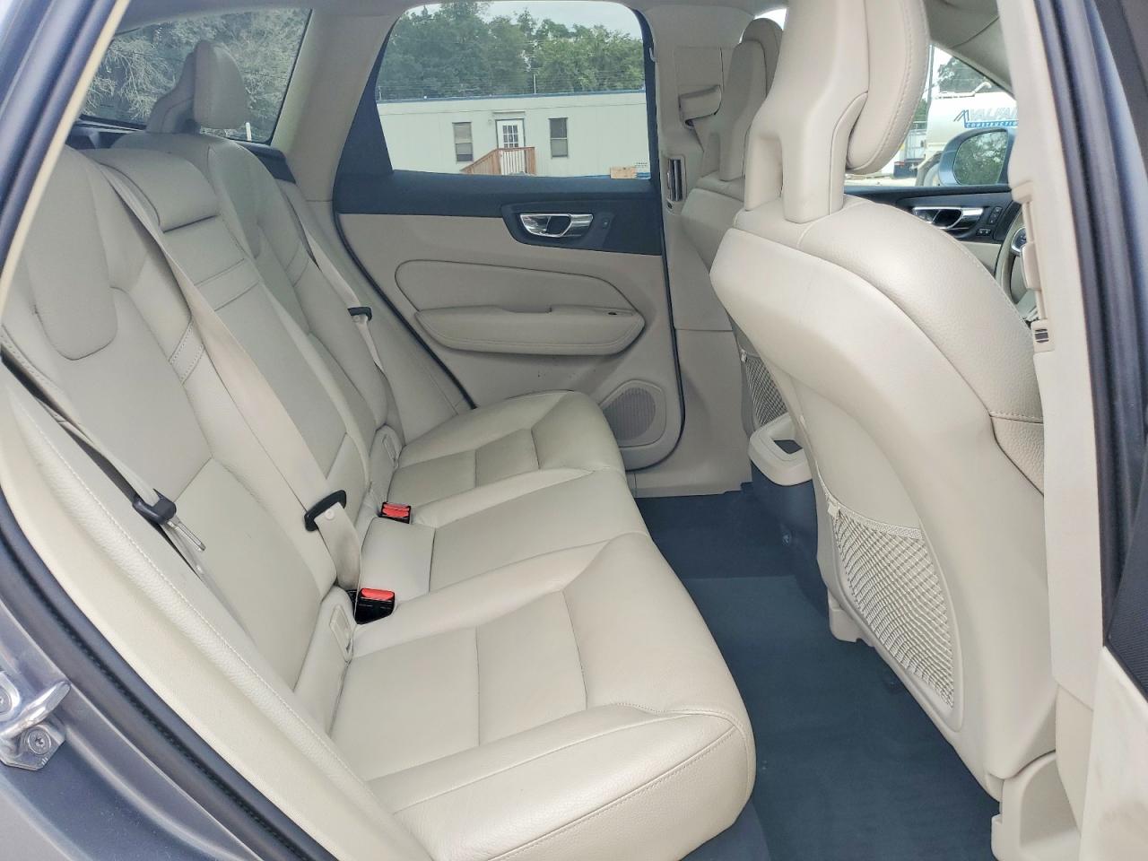 2019 VOLVO XC60 Momentum