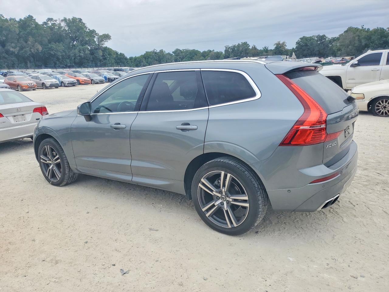 2019 VOLVO XC60 Momentum
