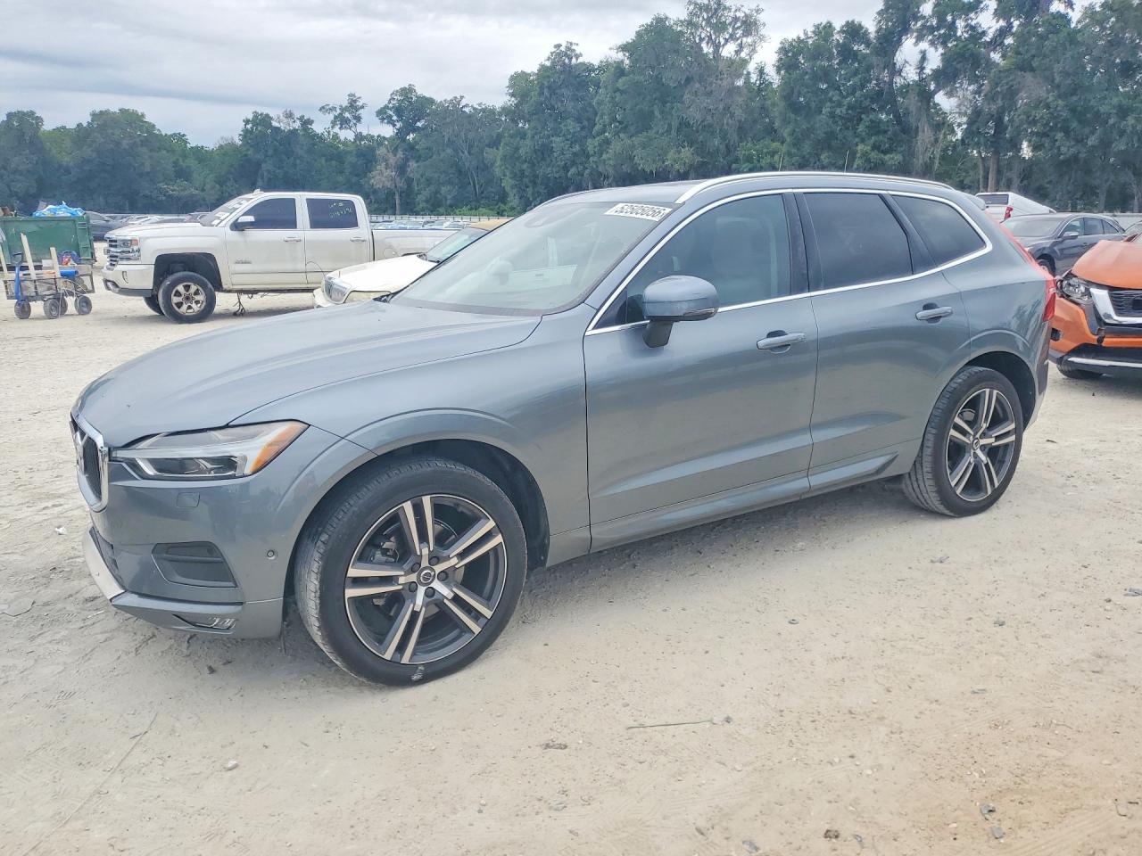 2019 VOLVO XC60 Momentum