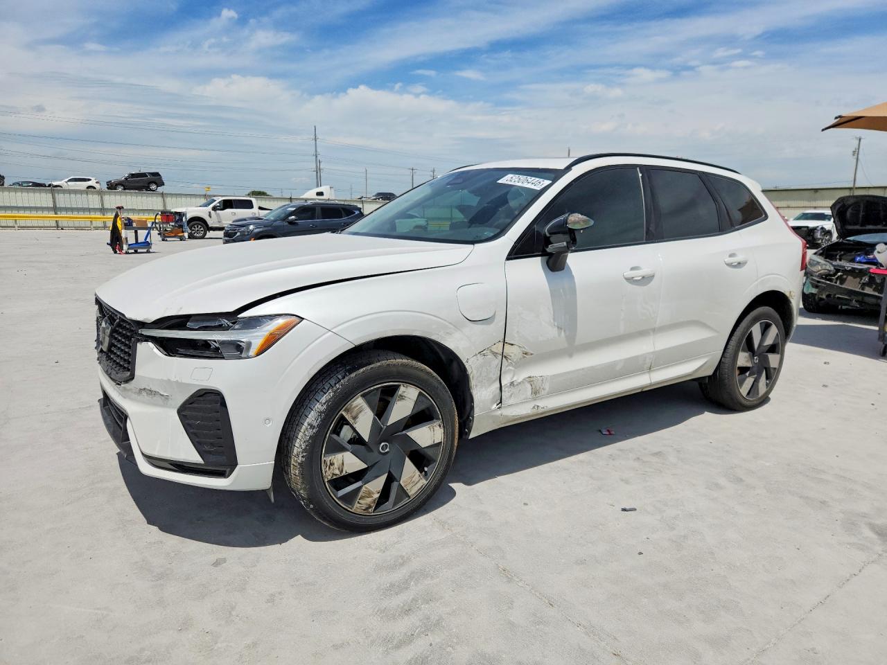 2025 VOLVO XC60 Plus Dark — Front 3/4