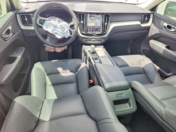 2025 VOLVO XC60 Plus Dark — CKPT