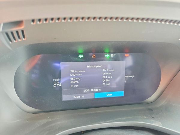 2025 VOLVO XC60 Plus Dark — ODOM