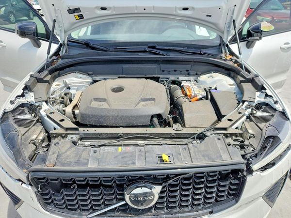 2025 VOLVO XC60 Plus Dark — Engine bay
