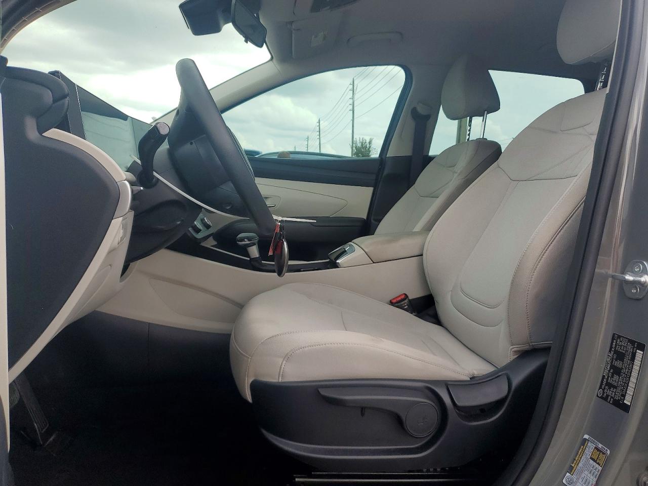 2025 HYUNDAI TUCSON SE