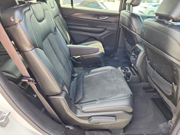 2024 JEEP GRAND CHEROKEE L LAREDO 4X2