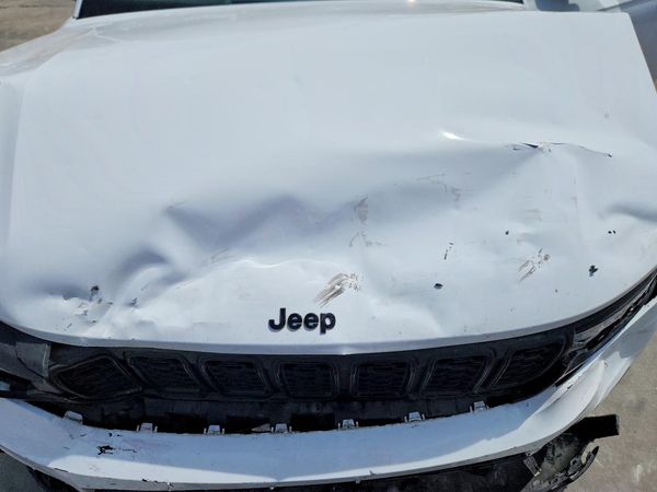 2024 JEEP GRAND CHEROKEE L LAREDO 4X2