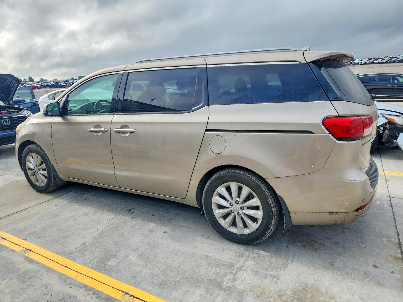 2015 KIA SEDONA GLS - Middle level