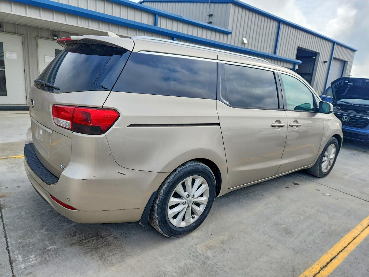 2015 KIA SEDONA GLS - Middle level