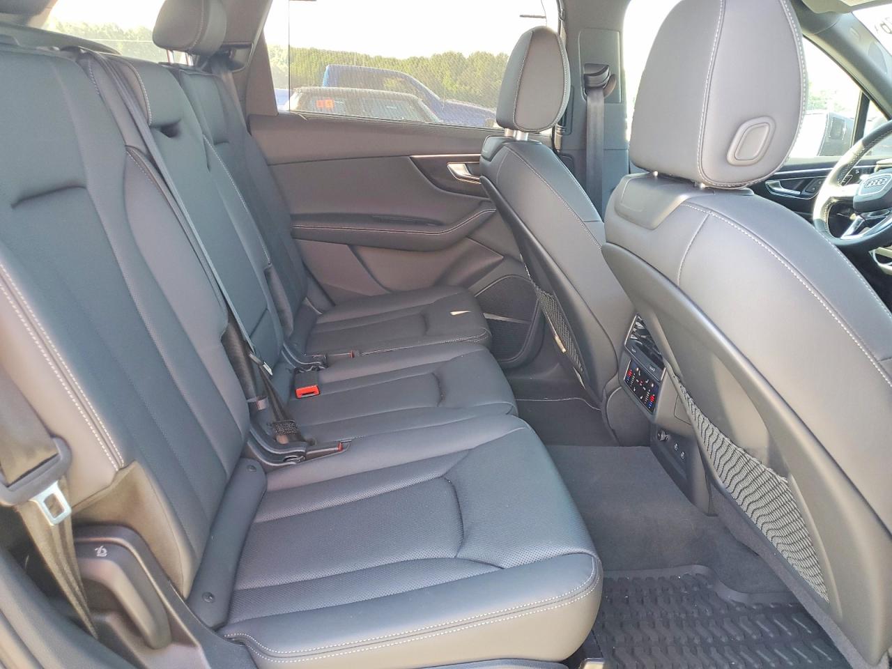 2026 AUDI Q7 quattro Premium Plus