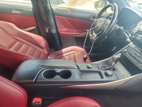 2017 LEXUS IS