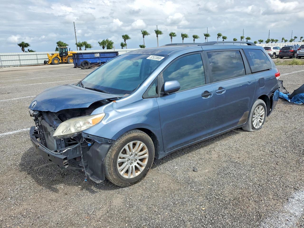2014 TOYOTA SIENNA
