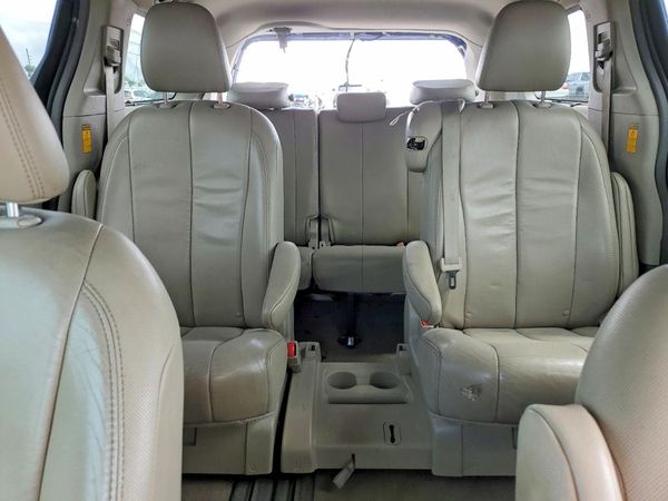 2014 TOYOTA SIENNA