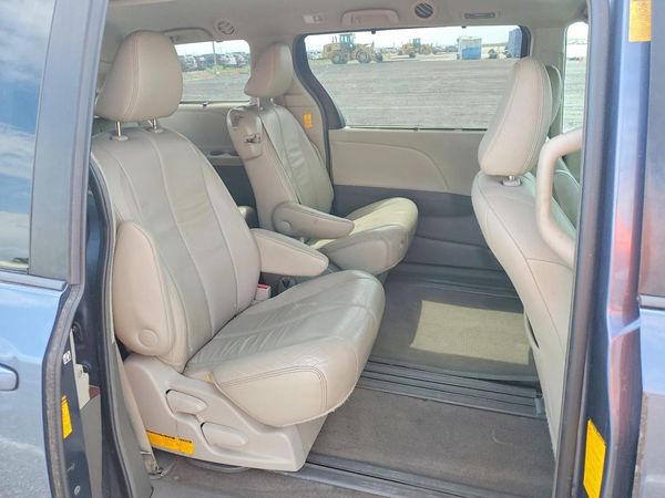 2014 TOYOTA SIENNA