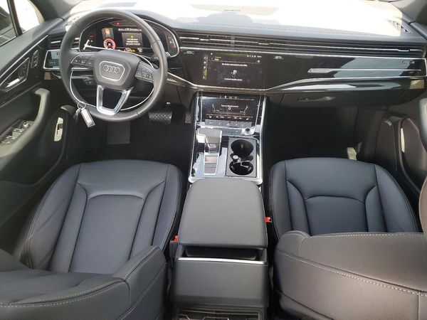 2025 AUDI Q7 quattro Premium