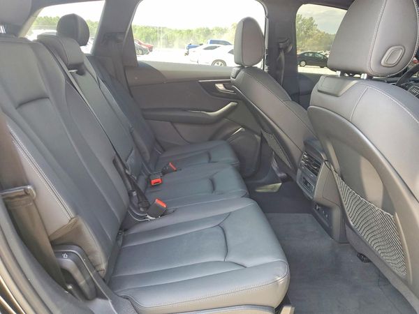 2025 AUDI Q7 quattro Premium