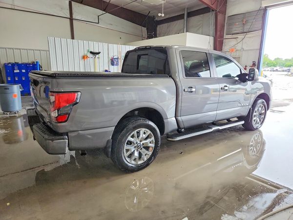 2021 NISSAN TITAN Crew Cab
