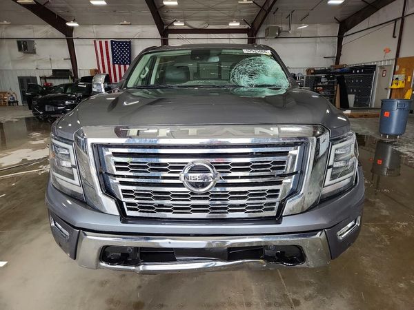 2021 NISSAN TITAN Crew Cab