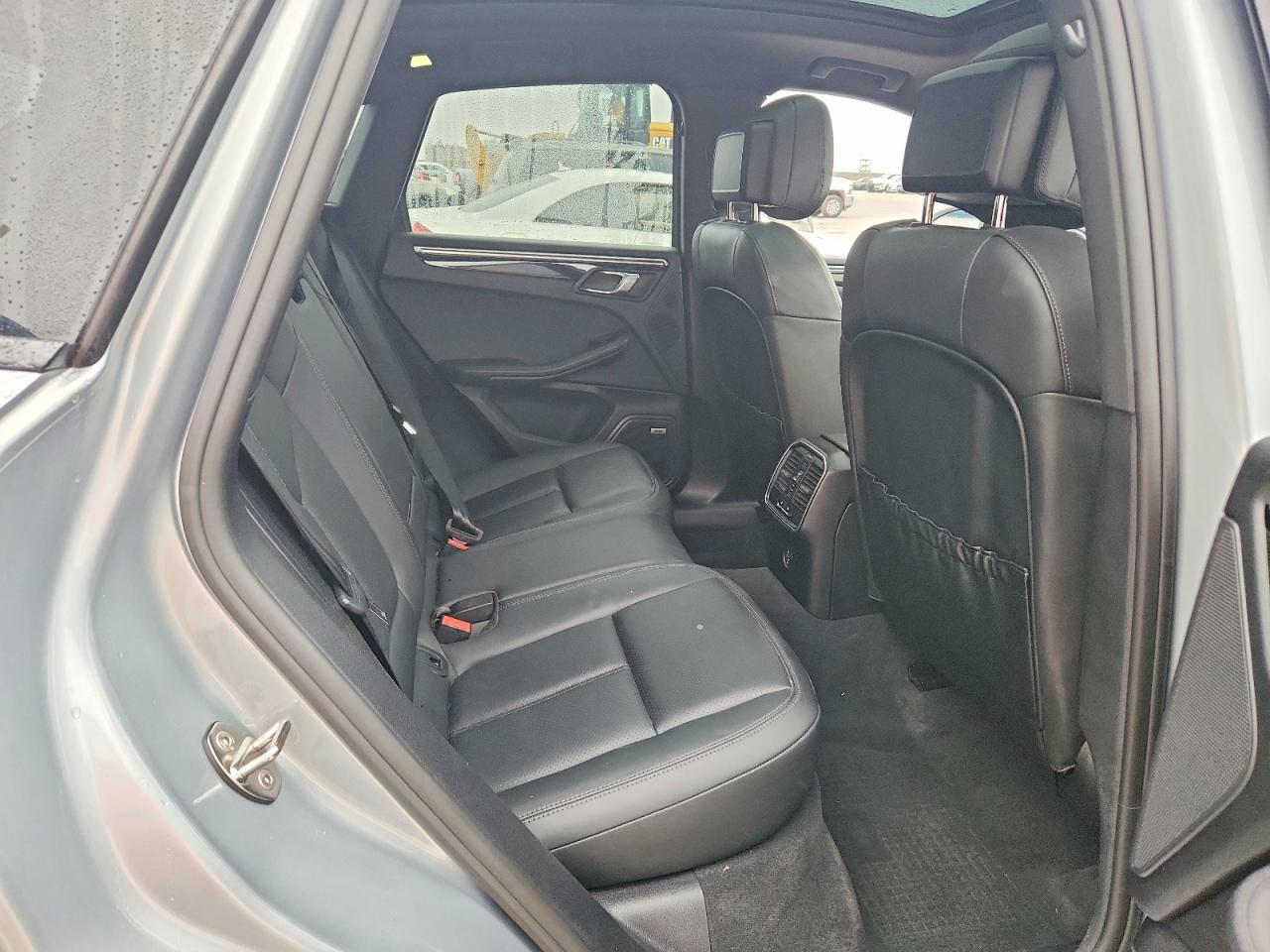 2019 PORSCHE MACAN