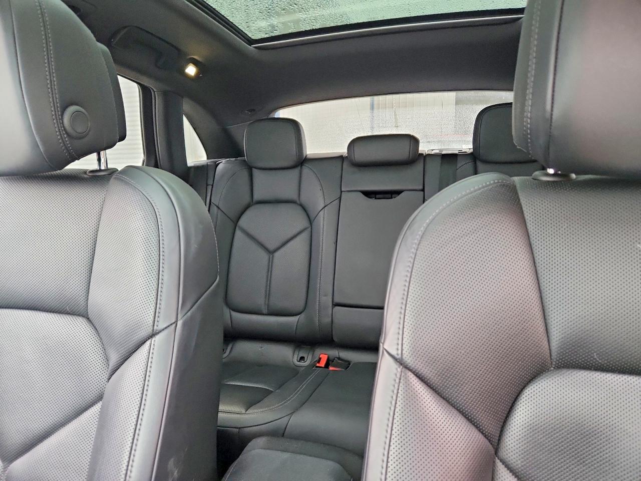 2019 PORSCHE MACAN
