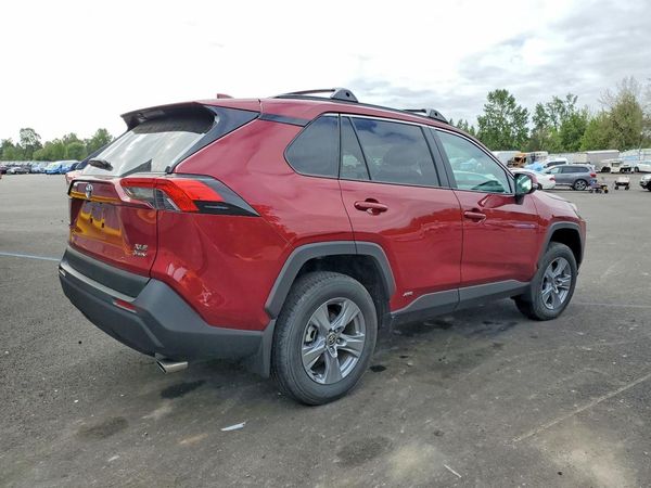 2025 TOYOTA RAV 4 XLE