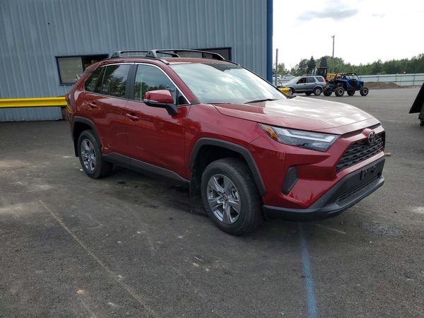 2025 TOYOTA RAV 4 XLE
