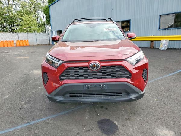 2025 TOYOTA RAV 4 XLE