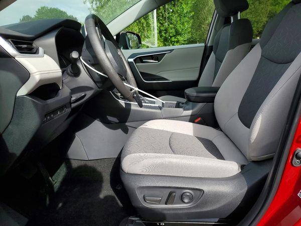 2025 TOYOTA RAV 4 XLE
