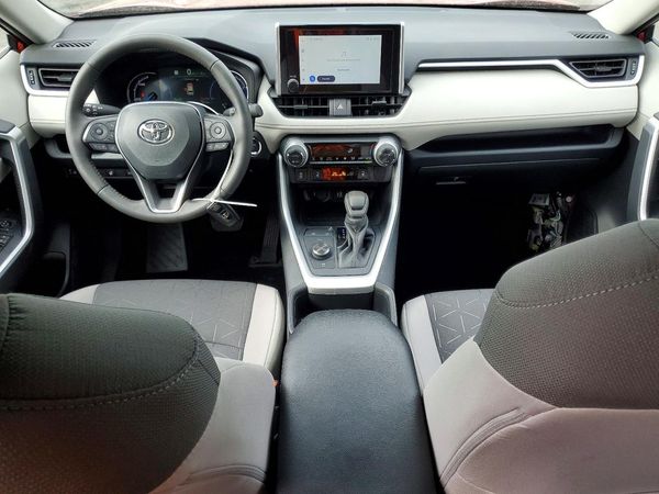 2025 TOYOTA RAV 4 XLE