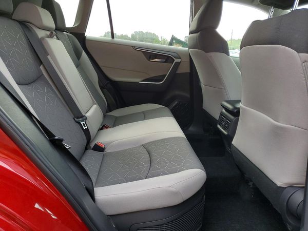 2025 TOYOTA RAV 4 XLE