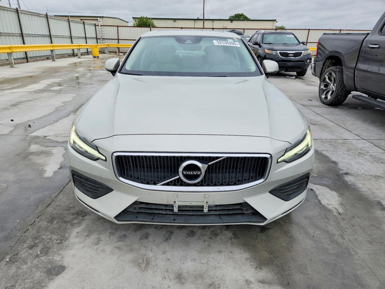 2020 VOLVO S60 Momentum