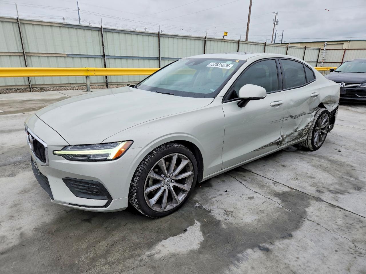 2020 VOLVO S60 Momentum