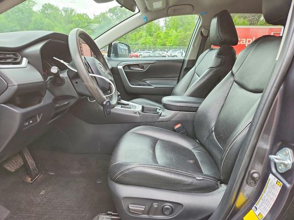 2020 TOYOTA RAV4 XLE