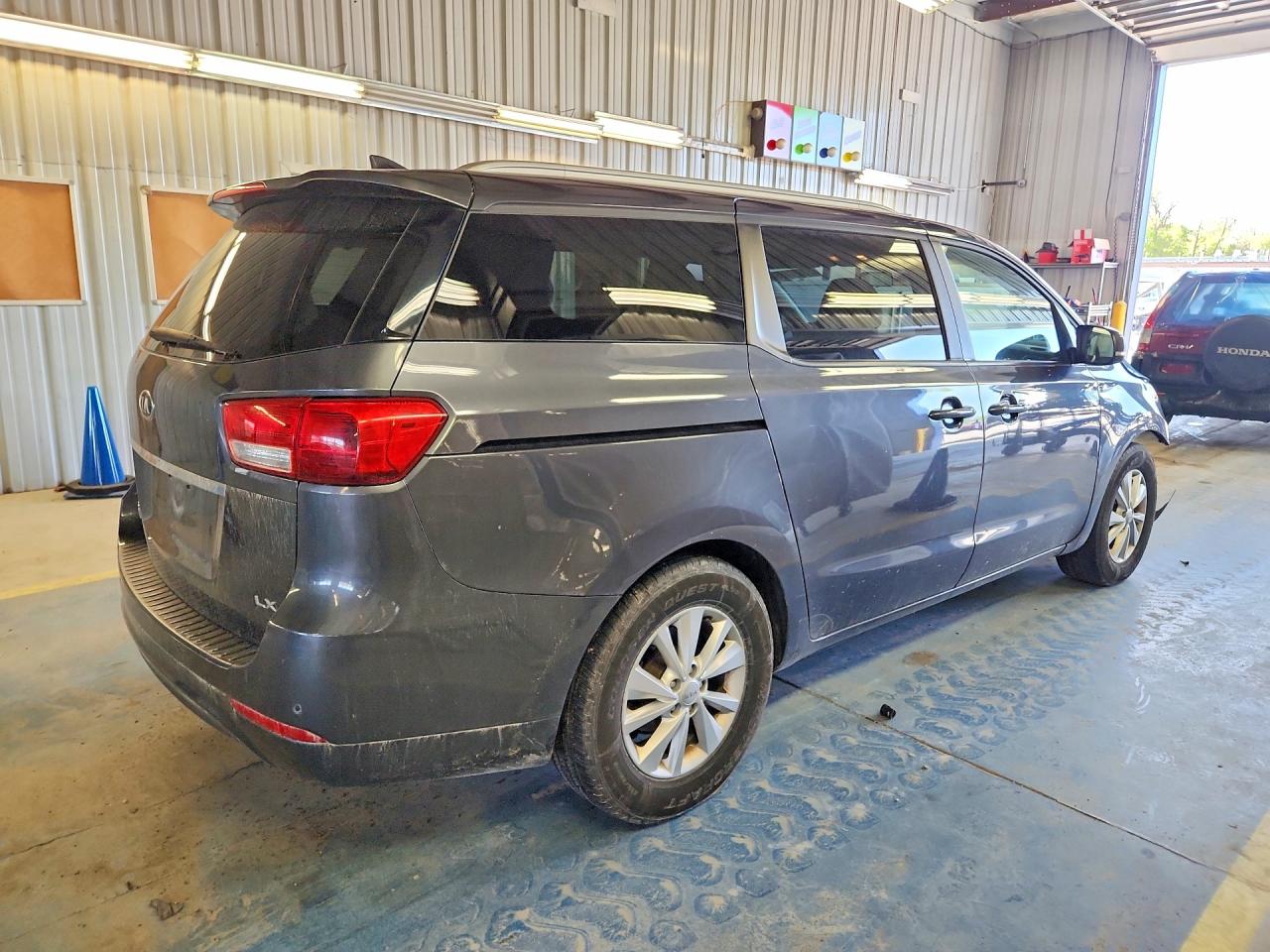 2017 KIA SEDONA LX
