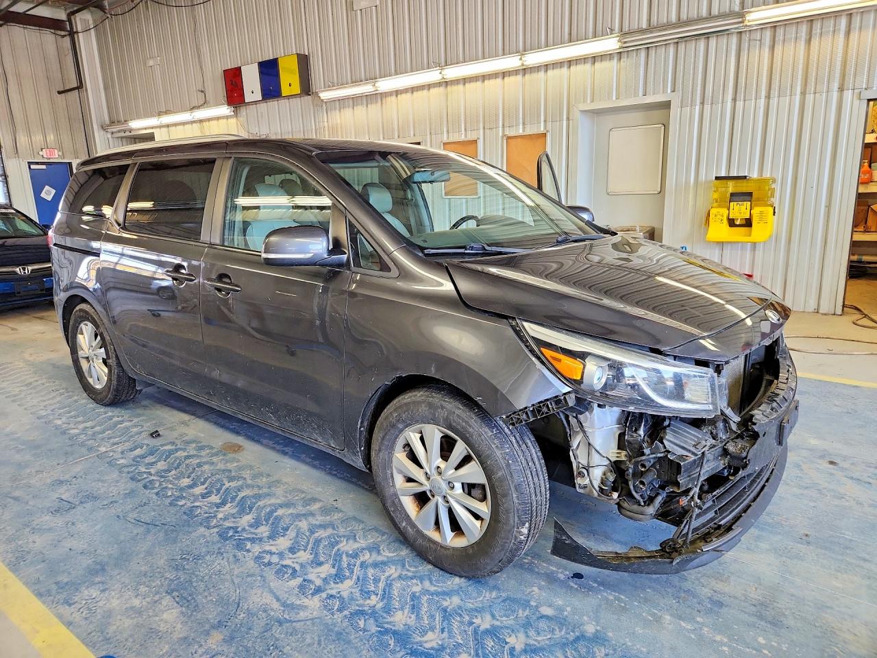 2017 KIA SEDONA LX