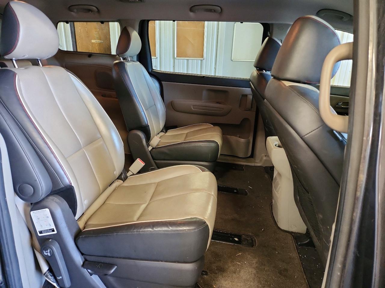 2017 KIA SEDONA LX