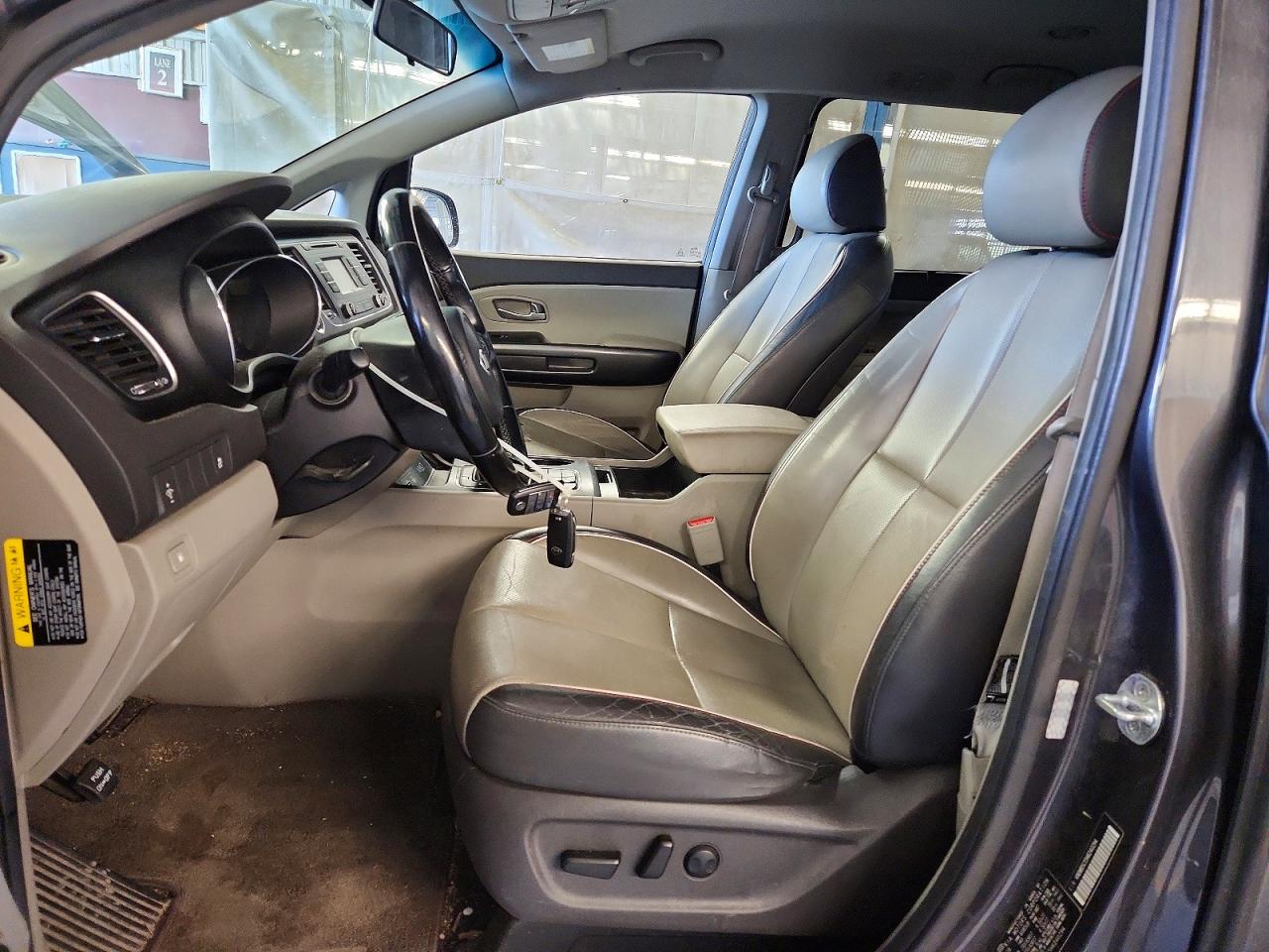 2017 KIA SEDONA LX