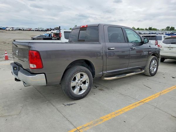 2015 RAM 1500 SLT