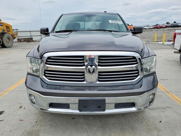 2015 RAM 1500 SLT